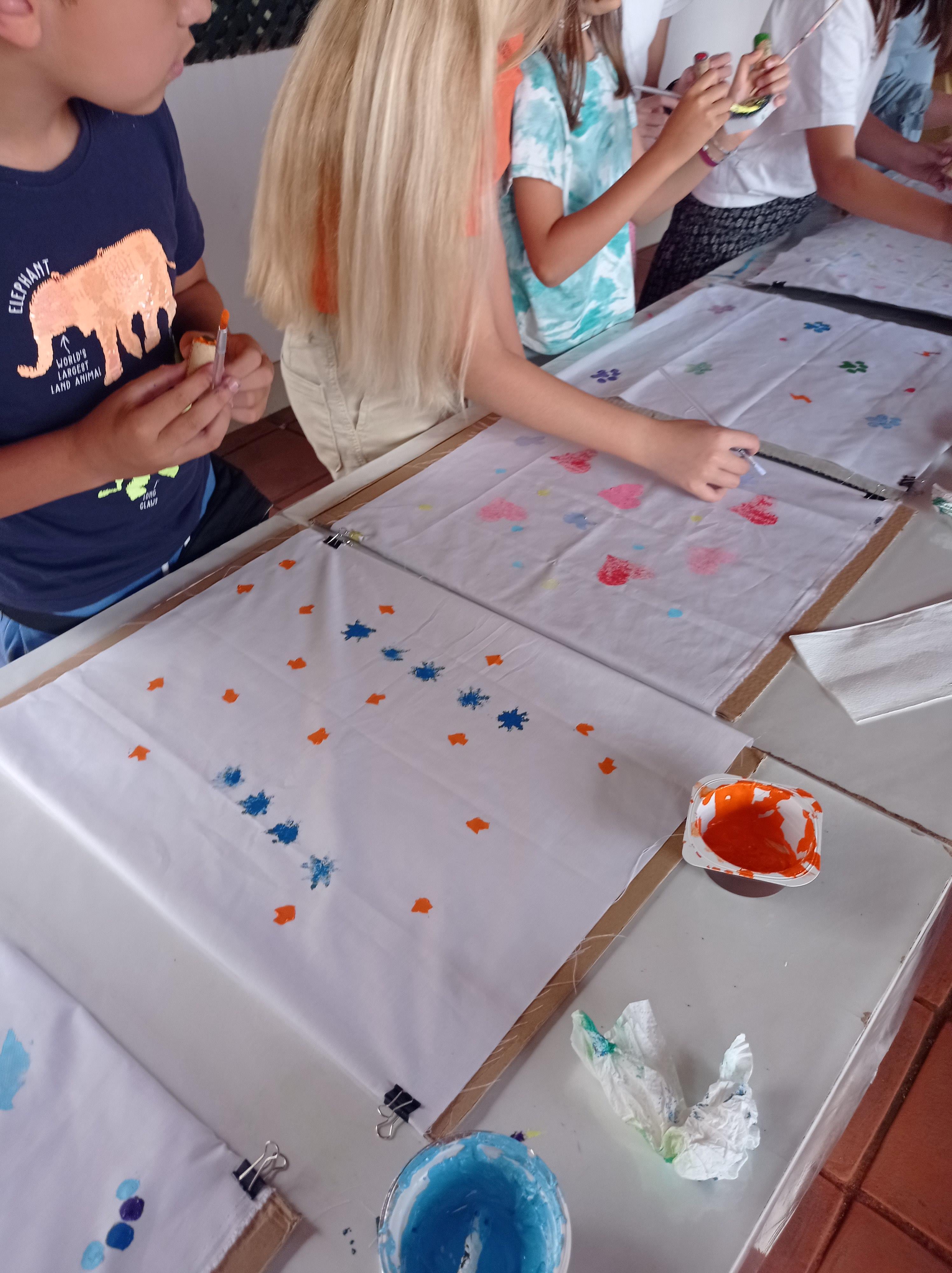 Workshop de “Pintura com bolas de sabão e tinta”